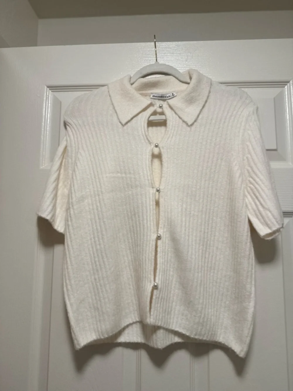 Abercrombie & Fitch Cream Short-Sleeve Pearl Button Collared Cardigan